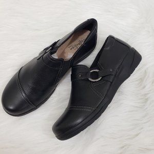 Clark's NWOB Cheyn Fame black‎ leather slip on comfort shoes woman's size 7